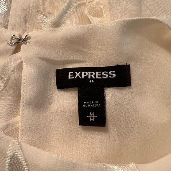 Express off white floral patterned Blouse. Size medium - Picture 3 of 6